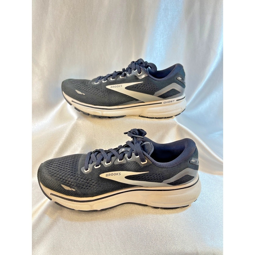 BROOKS Ghost 15 women's Size 9 Black & White Running‎ Shoes